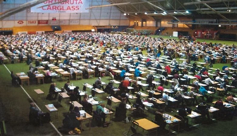Elev som tar test-eksamen i matte